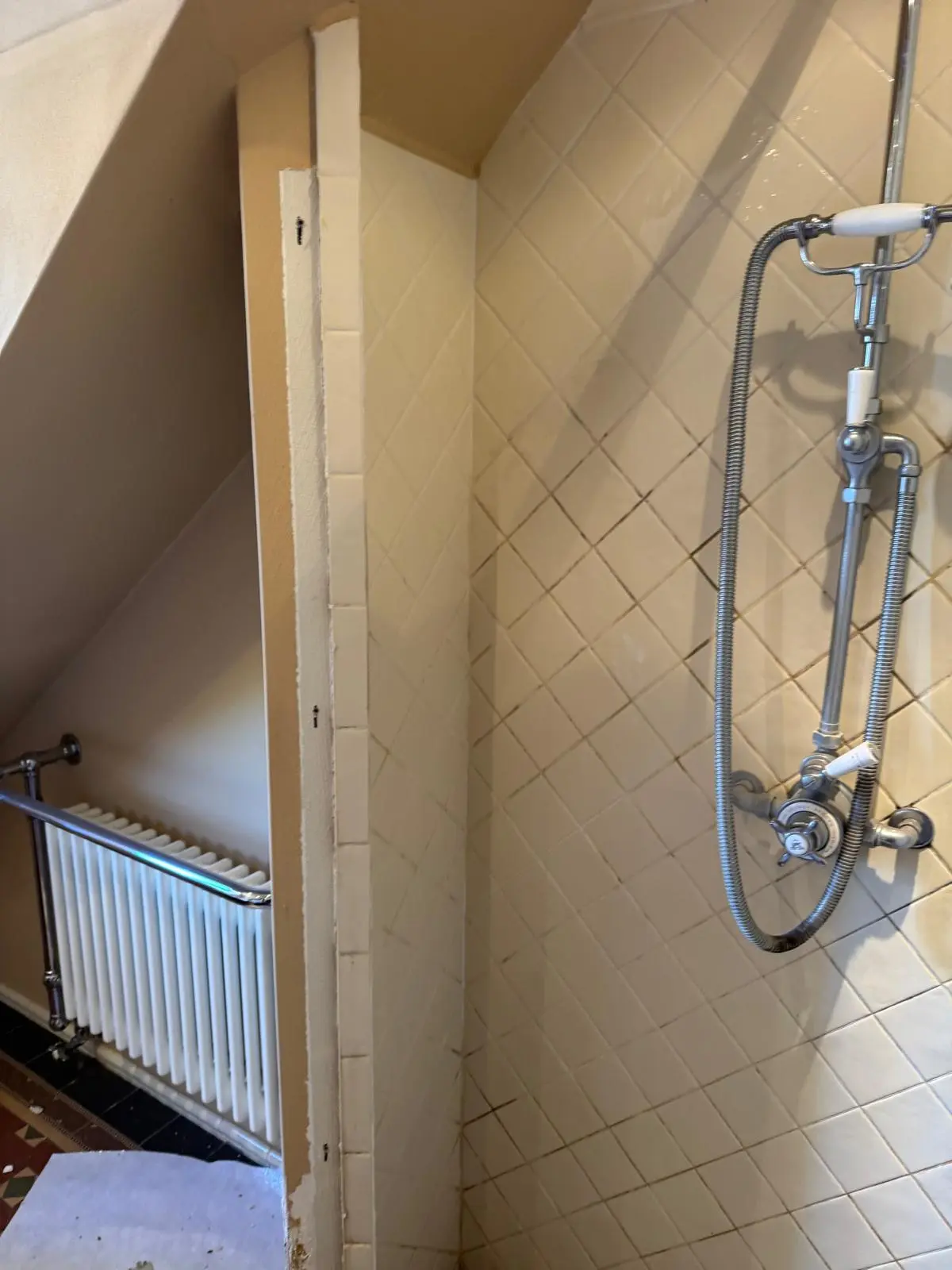 Marmerlook badkamer voor renovatie