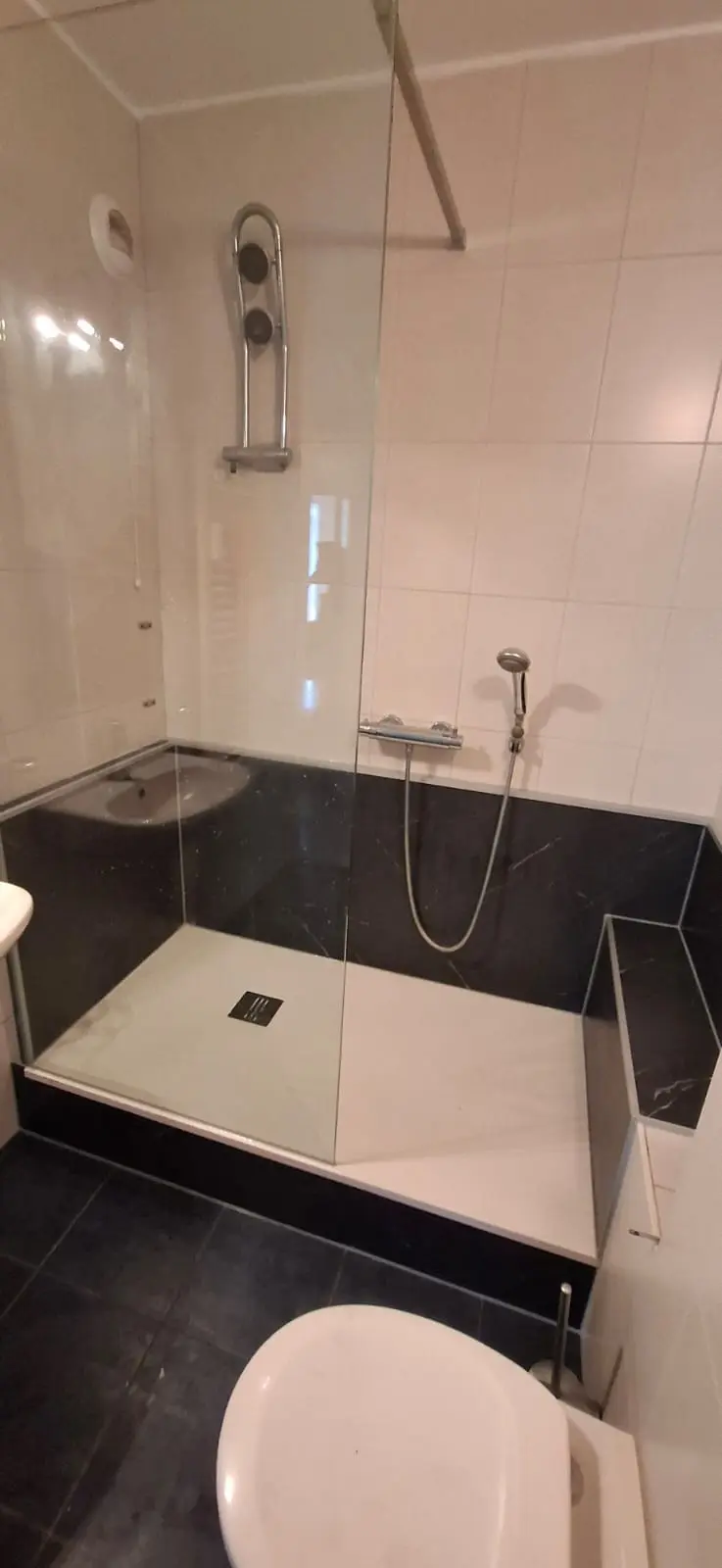 Marmerlook badkamer voor renovatie
