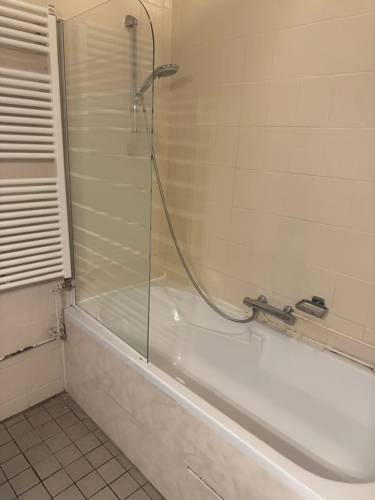 Marmerlook badkamer voor renovatie
